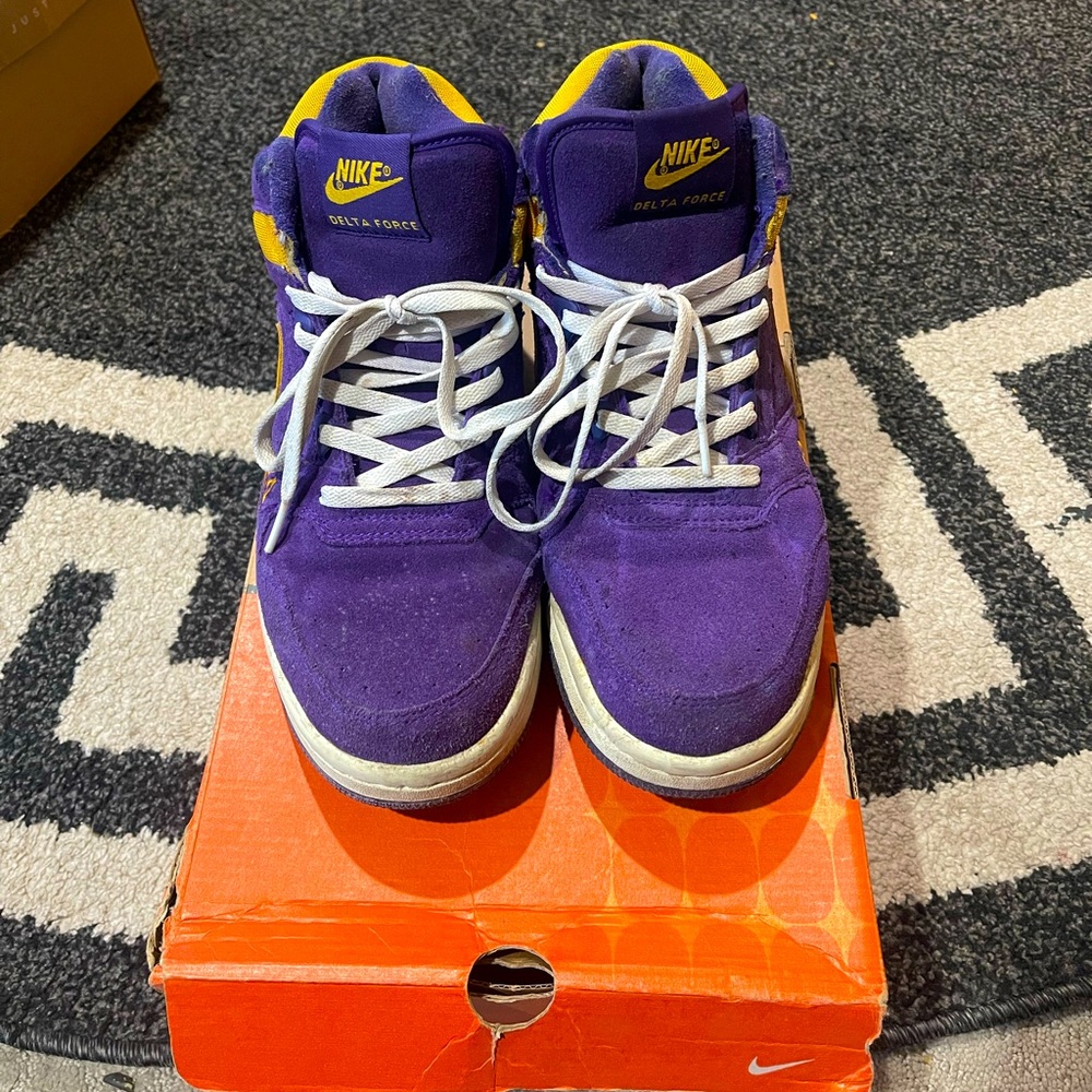 Delta force purple LA legend pair and rare. Size 10.5